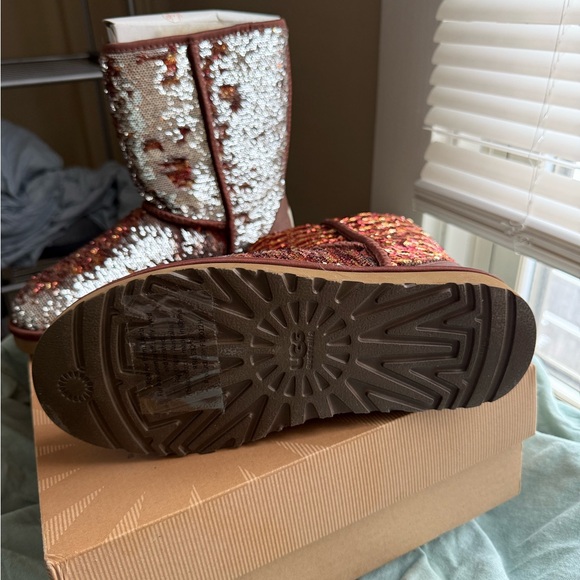 UGG Sequin Winter Boots - Silver and Brown - Picture 2 of 3